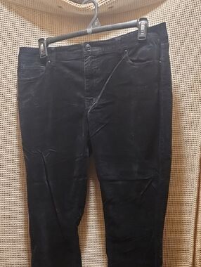 Straight-Leg Women's Jeans in Black